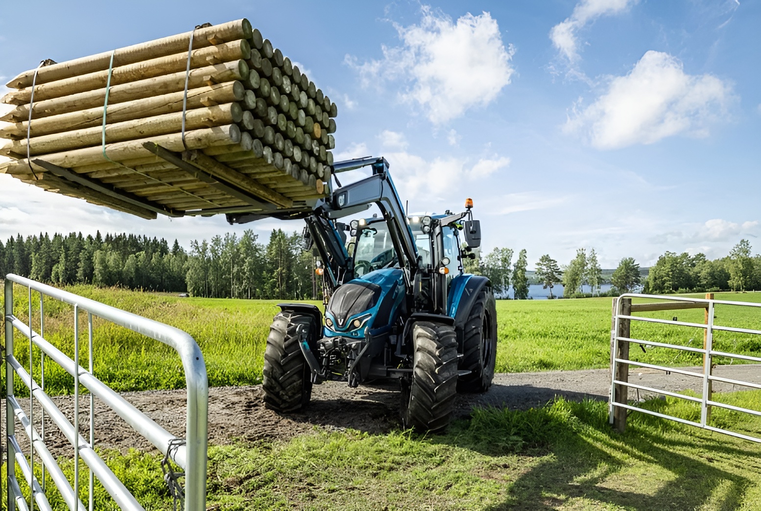 tracteur polyvalent de la marque Valtra