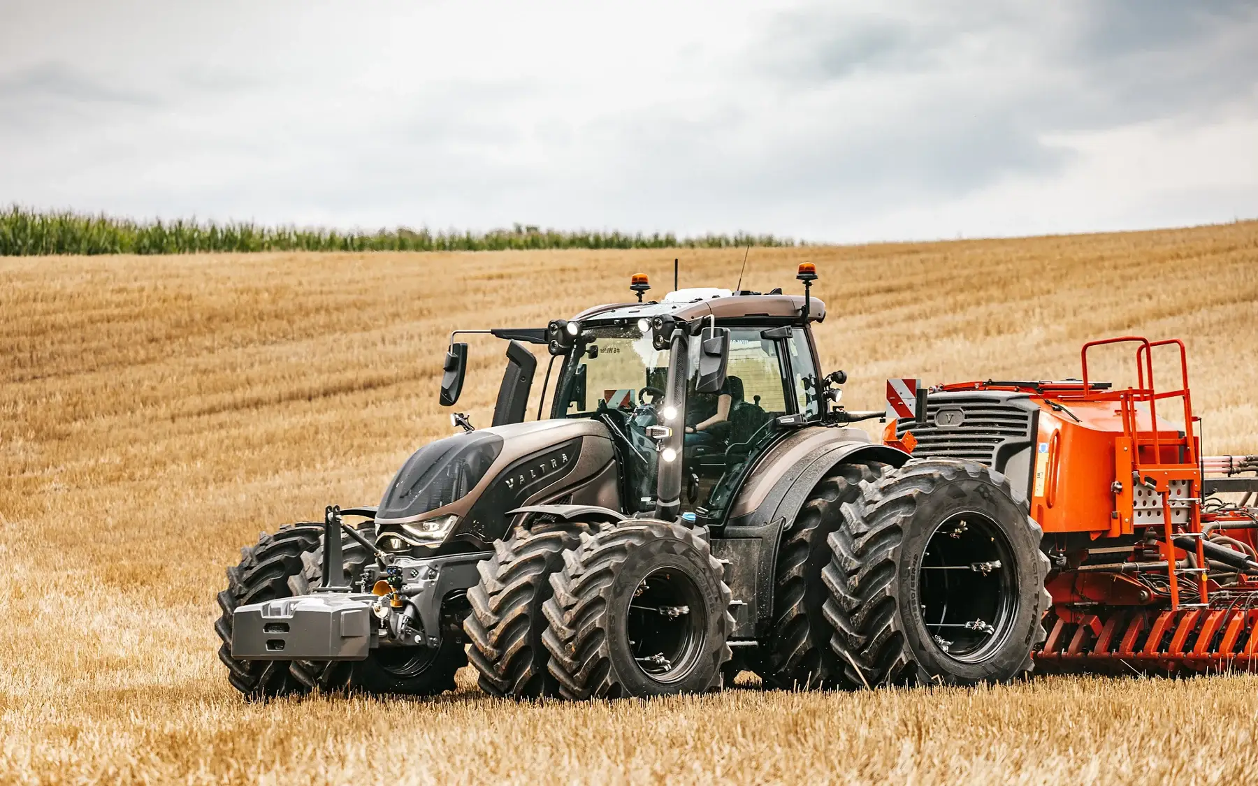 Tracteur Valtra série T au travail